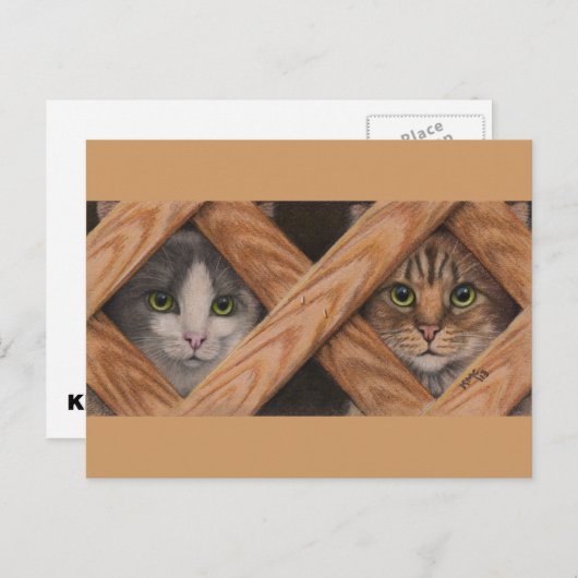 格子フェンスの後ろのキャッツグレー虎猫はがき ポストカード (正面/裏面)