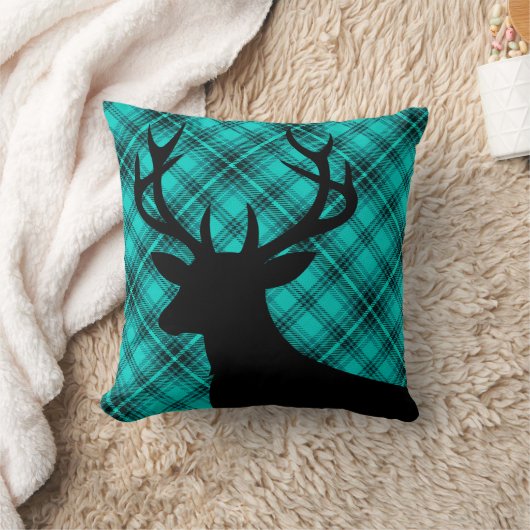 格子縞の素朴なシカの頭部のシルエット|のティール（緑がかった色） クッション (ブランケット)