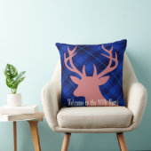 格子縞の素朴なシカはシルエット|の藤色の青の先頭に立ちます クッション (椅子)