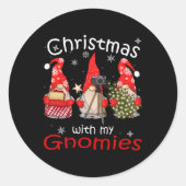 格言男性のための家族のクリスマス – Gnomies Xma ラウンドシール (正面)