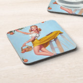 桃がピン留めされる コースター (左側)