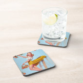 桃がピン留めされる コースター (右側)