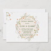 桃と緑の野草リースカップルのシャワー 招待状 (正面)
