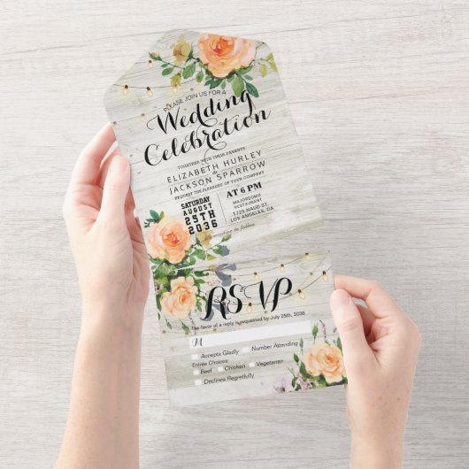 桃のバラ素朴ウッドストリングライツウェディングRSVP オールインワン招待状 (貼ってはがせる)