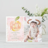 桃のピンクの少女として甘い写真1st誕生日 招待状 (スタンド正面)