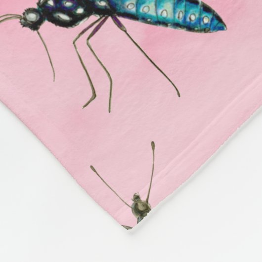 桃の空の上の蝶と蜂 フリースブランケット (角)