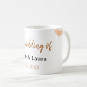 桃の花嫁花婿の名前の日付の結婚式 コーヒーマグカップ (正面右)