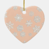 桃色の背景に白の3D雪の結晶 セラミックオーナメント (裏面)