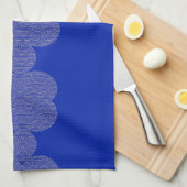 桃色スタイリッシュのチャイノアイセリーパターン青 キッチンタオル (四つ折り)