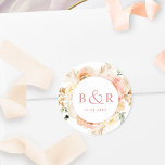 桃赤面と結婚コーラルの封筒/お気に入り ラウンドシール<br><div class="desc">モモエレガントモノグラムの結婚、オレンジ、赤面ピンク、珊瑚、クリーム、シャンパンの色合いの美しいブレンドの豪華な水色フローラ詳細と封筒用シールまたは好意シール。白い中央にイニシャルとサンゴの第二の文字ライン。2つのサイズオプションと選択する複数のシェイプオプション。下の文字行は、イベントの日付、消去、またはイベントの好意の場合に短いメッセージを追加するために使用でき感謝している(すなわち、「感謝していお前の来ために」当社の「ピーチフローラ喜びサンゴ」コレクションの一部で、さまざまな調整製品が利用可能。コレクション全体のアクセス： https://www.zazzle.com/collections/peach_floral_delight_with_coral-119881887592815880</div>