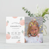 桃&クリームカワイガールフォト誕生日 招待状 (スタンド正面)
