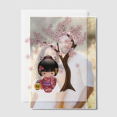 桜こけし人形かわいい日本の芸者インサート ベラム紙招待状 (オフセット (カップル))
