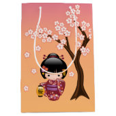 桜こけし人形かわいい芸者ガールオレンジ ミディアムペーパーバッグ (正面)