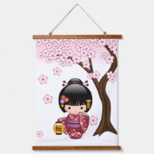 桜こけし人形 – かわいい日本の芸者ガール 吊り下げ型タペストリー (正面)