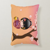 桜こけし人形 – 芸者ガールオンピーチ アクセントクッション (正面(垂直))