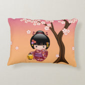 桜こけし人形 – 芸者ガールオンピーチ アクセントクッション (裏面)