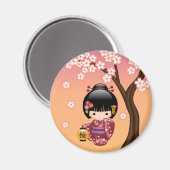 桜こけし人形 – 芸者ガールオンピーチ マグネット (正面/裏面)