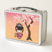 桜こけし人形 – 芸者ガールオンピーチ メタルランチボックス (正面)