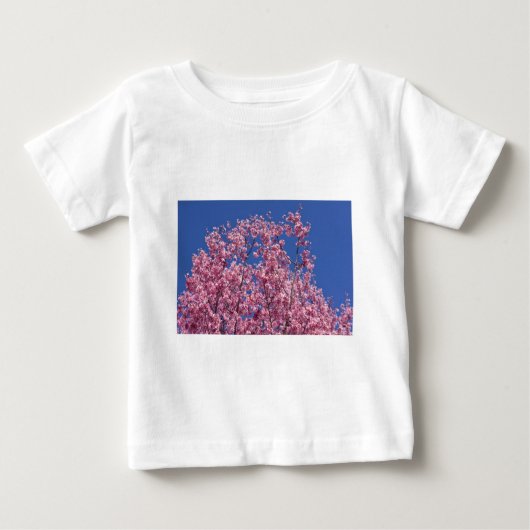 桜さくらんぼが青に咲く ベビーTシャツ (正面)