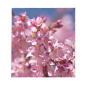 桜さくらんぼの花が日差しにキス ノートパッド (正面)