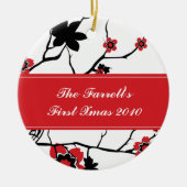 桜のカップルの第1クリスマス セラミックオーナメント (正面)