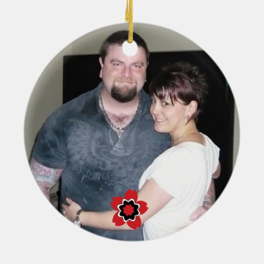 桜のカップルの第1クリスマス セラミックオーナメント (裏面)