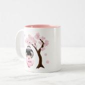 桜のピンクの着物の可愛いこけし人形 ツートーンマグカップ (正面左)