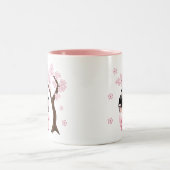 桜のピンクの着物の可愛いこけし人形 ツートーンマグカップ (中央)