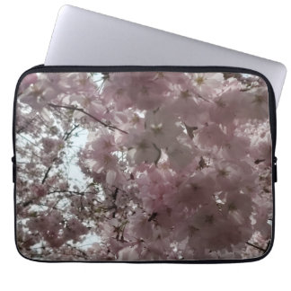 桜の花が咲く ラップトップスリーブ