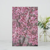 桜の花が舞い散る ピンク 便箋 (スタンド正面)