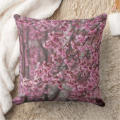 桜の花が舞うピンク クッション (ブランケット)