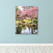桜の花と池の写真 キャンバスプリント (インサイチュ (ウッドフロア))