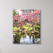 桜の花と池の写真 キャンバスプリント (正面)