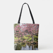 桜の花と池の写真 トートバッグ (裏面)