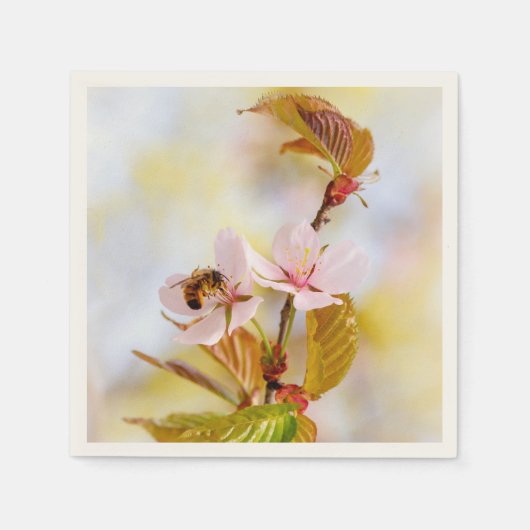 桜の花の上の蜂 スタンダードカクテルナプキン (正面)