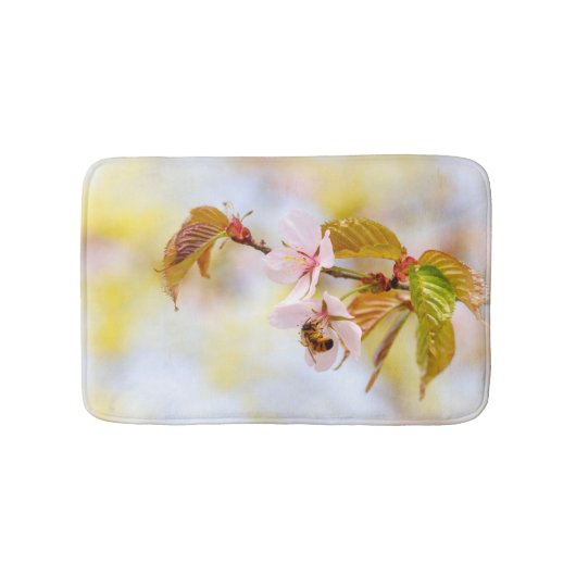 桜の花の上の蜂 バスマット (正面)