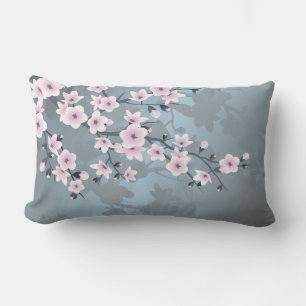 桜の花の淡いピンクと青 ランバークッション