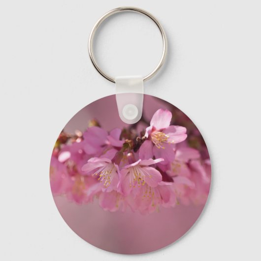 桜の花の繊細なピンクのブーケ キーホルダー (正面)