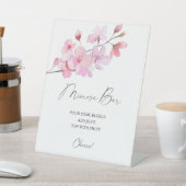 桜エレガント – ミモサバー 台座サイン (インサイチュ)