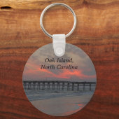 桟橋と日没 – Oak Island, NC キーホルダー (正面)