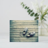 桟橋のスニーカー ポストカード (スタンド正面)