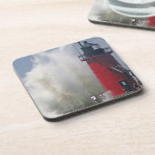 桟橋の人々は大きな波を見る コースター (左側)