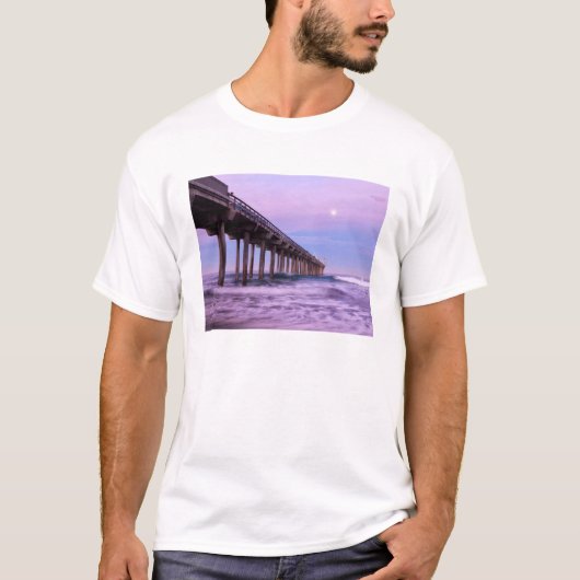 桟橋上の紫の夜明け、カリフォルニア Tシャツ (正面)