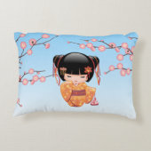 梅こけし人形 – 日本の芸者ガールブルー アクセントクッション (裏面)