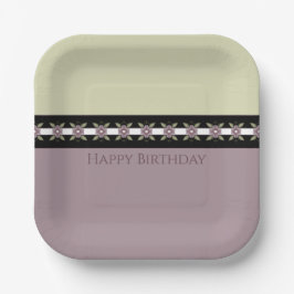 梅と緑がアクセントになった繊細なフローラ ペーパープレート