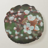 梅の枝(白い花) ラウンドクッション (裏面)