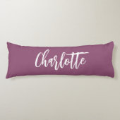 梅の紫の名前のスクリプト ボディピロー (正面)