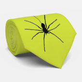 梨のぶら下がった緑の上の黒いクモ ネクタイ (ロール)