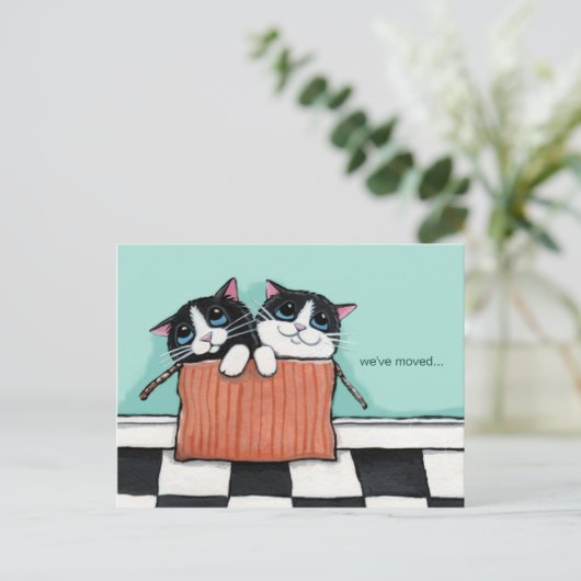 梱包箱に入れた猫 |引っ越しました発表 案内ポストカード (スタンド正面)