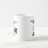 棒および石ATVのクォードのおもしろマグカップ コーヒーマグカップ (中央)